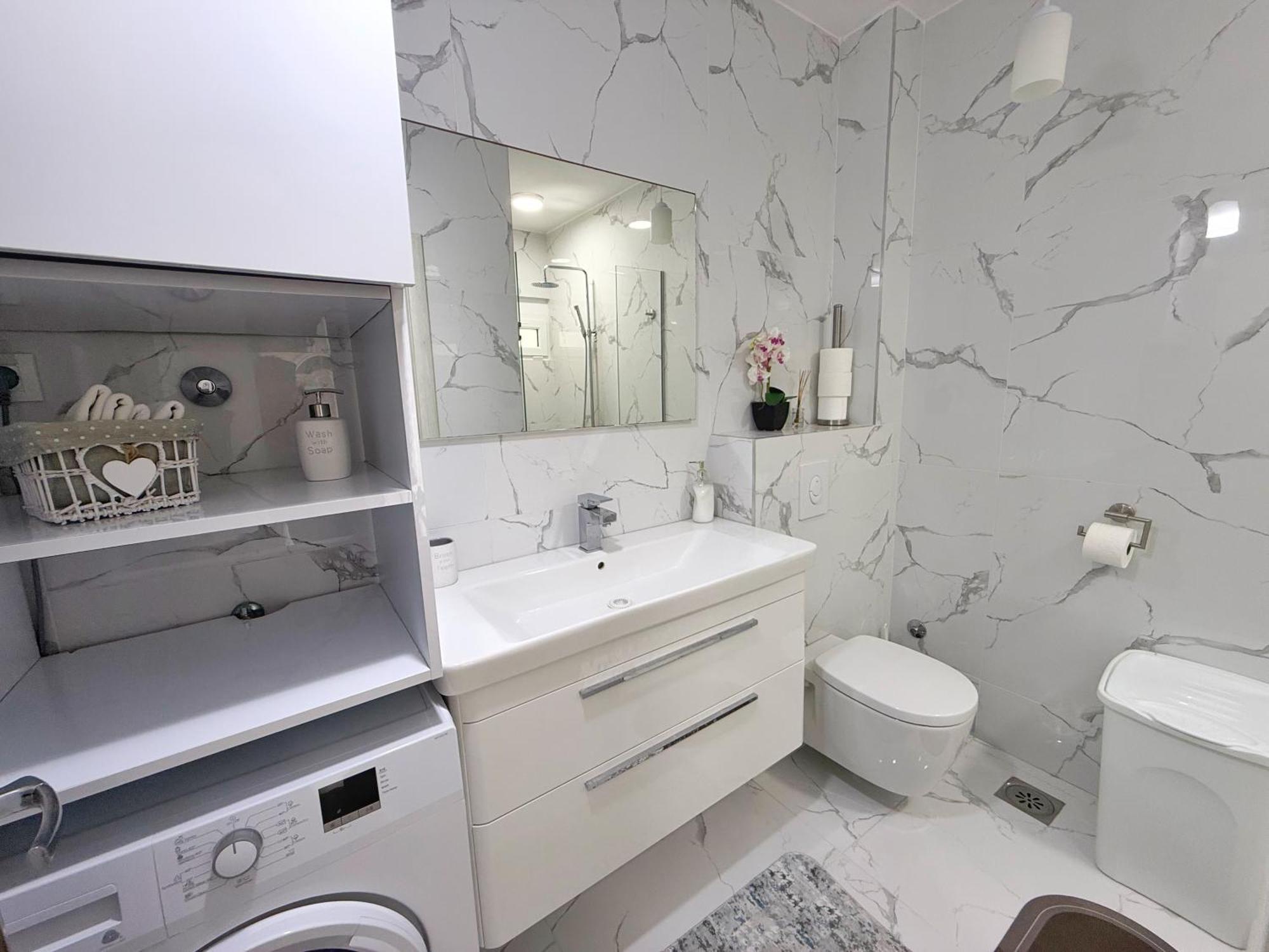 Apartmani Avanti Becici Екстер'єр фото